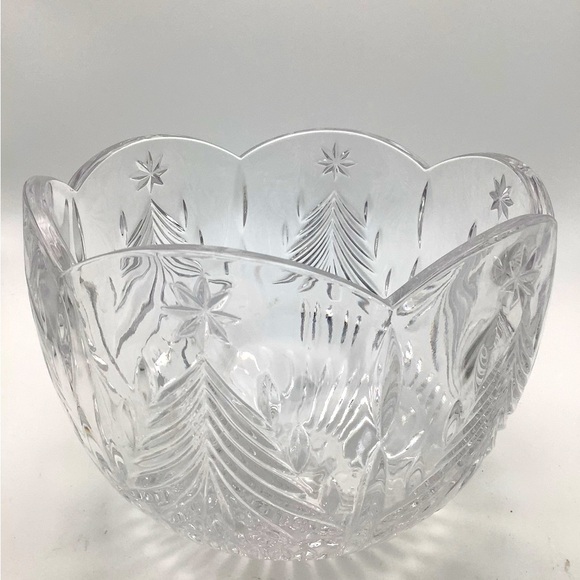 Large Cut Crystal Christmas Tree Bowl - Picture 2 of 6